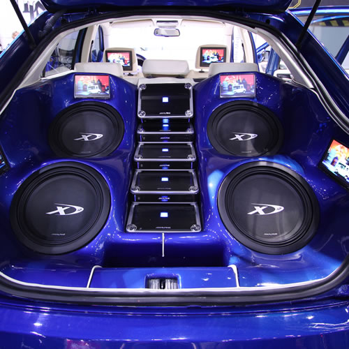 Установка автомагнитол и акустики